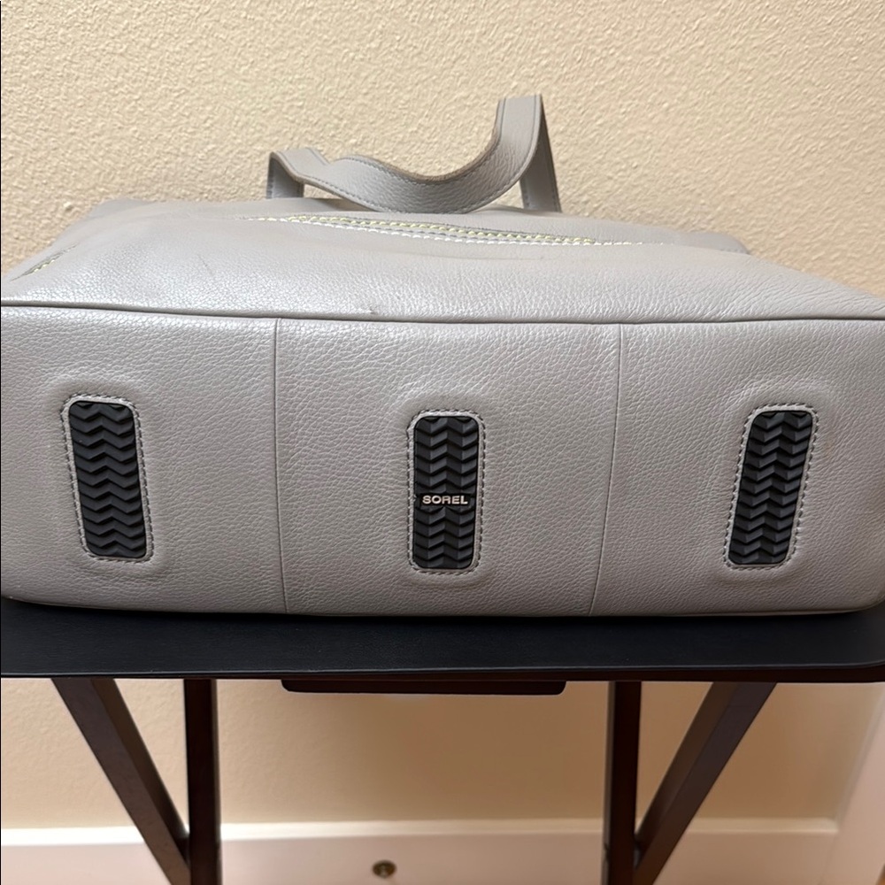 Sorel Women's Classic Beige Tote - Picture 2 of 3
